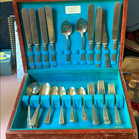 Wm. A. Rogers 1930-1940’s Flatware for 8 in box - Picture 1 of 8